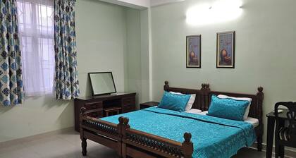 APT 4 Spacious 3-bedroom apartment with WiFi, AC in delightful Hyderabad