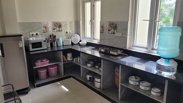 Kochgeschirr/Geschirr/Besteck, Küchenrolle