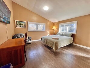 Deluxe Room, 1 Queen Bed, Private Bathroom | 1 bedroom, desk, laptop workspace, blackout curtains