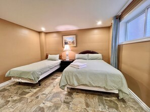 Deluxe Room, 1 Queen Bed, Private Bathroom | Desk, laptop workspace, blackout drapes, soundproofing