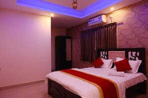 Superior Room | Free WiFi, bed sheets - Aadams Suites (Bengaluru)
