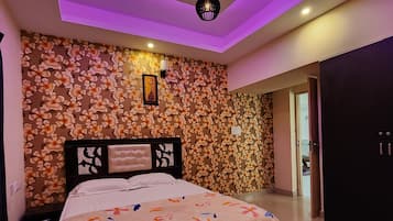 Free WiFi, bed sheets