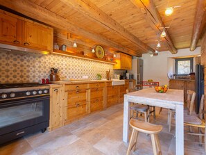 Refrigerador, microondas, horno, lavavajillas