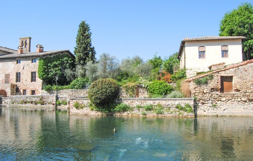 Stunning home in Santa Fiora with WiFi