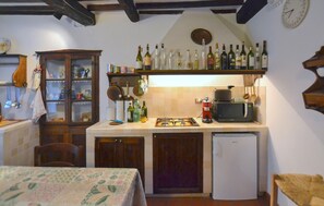 Frigorifero, forno, piano cottura, pentole/stoviglie/utensili
