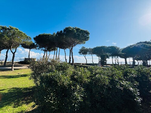 Appartement T2 en rez-de-jardin face à la mer avec parking