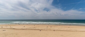 Modern apartment 50m from ocean, sleeps 4, with parking at Mimizan Plage