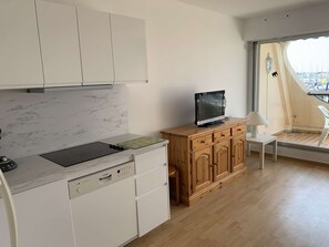 Fridge, microwave, dishwasher, coffee/tea maker