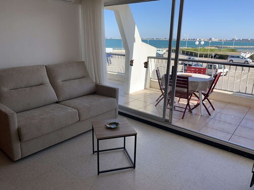 Beautiful Apartment 4 People with AC & Parking, Port Camargue
