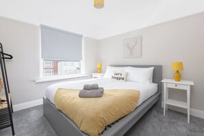 3 bedrooms, iron/ironing board, WiFi - Ansdell house, 3 bedroom home in central Blackpool (Blackpool)