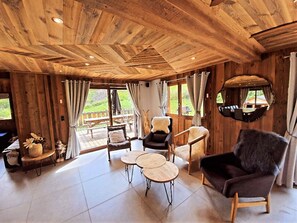TV, fireplace - 5* Chalet at the slopes with spa and sauna (Le Corbier)