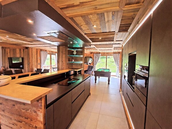 Fridge, microwave, dishwasher, high chair - 5* Chalet at the slopes with spa and sauna (Le Corbier)