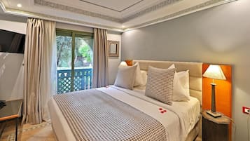 9 chambres, coffres-forts dans les chambres, bureau