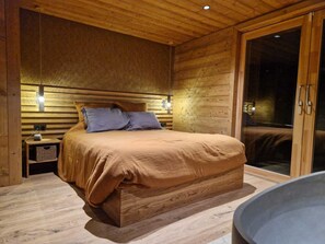 4 habitaciones, tabla de planchar con plancha, wifi y ropa de cama 