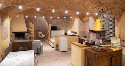 Charming brick and stone loft in a 17th-century chapel in the historic center