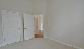 Interior - Convenient 2-bedroom condo in Alexandria (Alexandria)