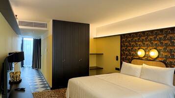 Habitación doble superior, accesible en silla de ruedas, balcón | Caja fuerte, escritorio, cortinas opacas y sistema de insonorización