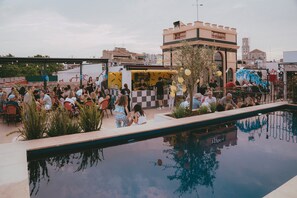 Seasonal outdoor pool - Hotel Divino by Fimedhotels (Figueres)