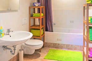 Hair dryer, towels, toilet paper - Apartment HOLUNDER - Guesthouse Lehmann (Schönfeld)