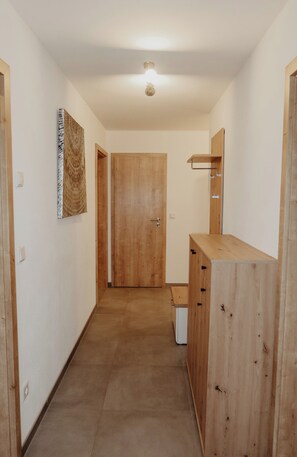 Interior - Vacation apartment with wonderful alpine panorama and spacious balcony (Rohrdorf)
