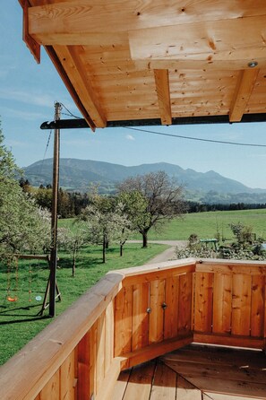 Property grounds - Vacation apartment with wonderful alpine panorama and spacious balcony (Rohrdorf)