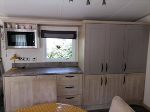 Interior - Elmvale - 2 bedrooms with decking sleeps 4 (Hastings)