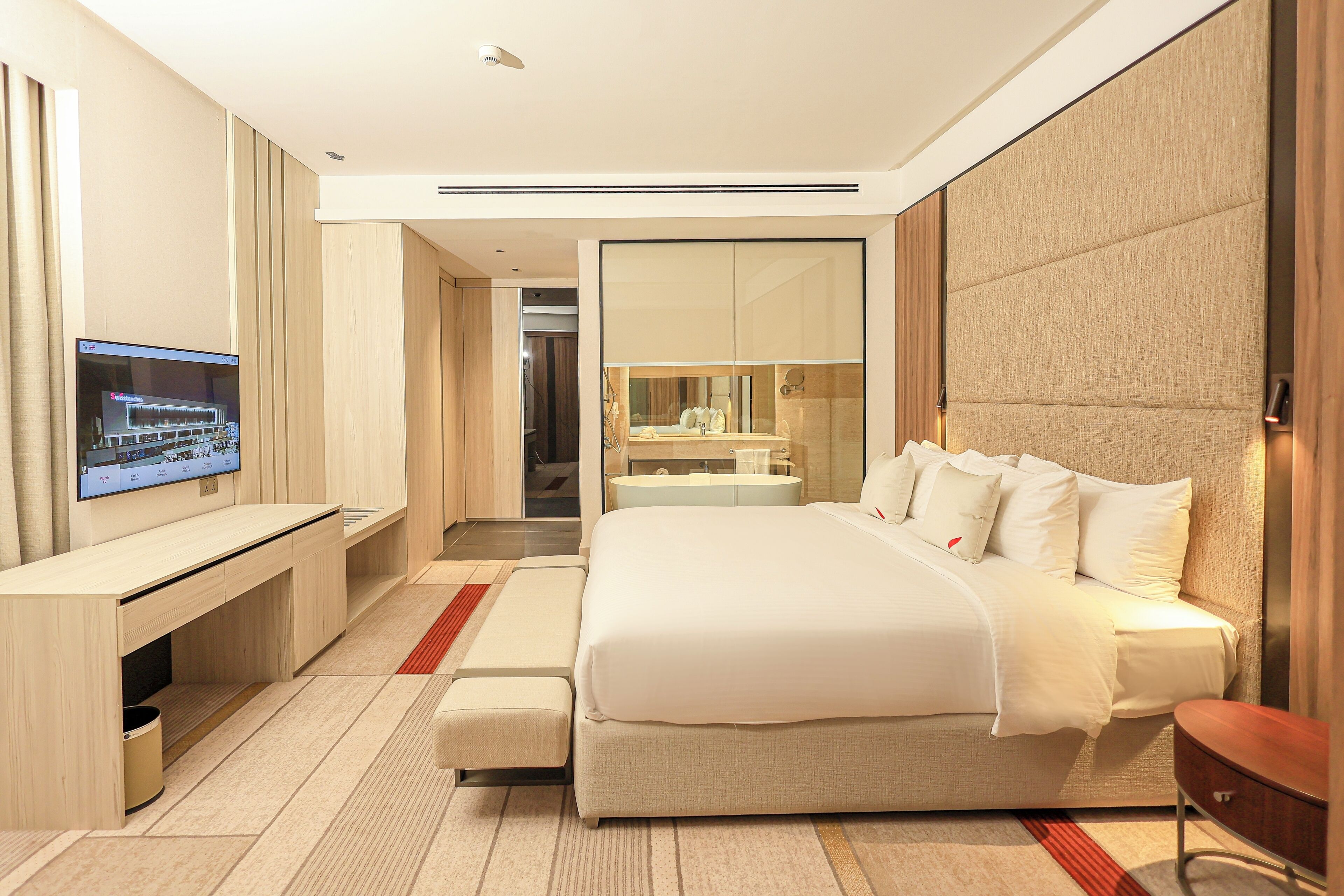 Desk, soundproofing, iron/ironing board, free WiFi