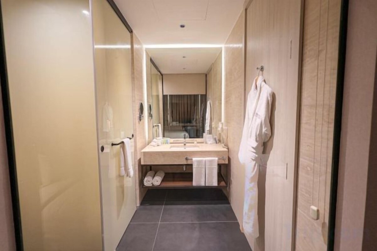 Baño | Secadora de cabello, batas, pantuflas, bidet 
