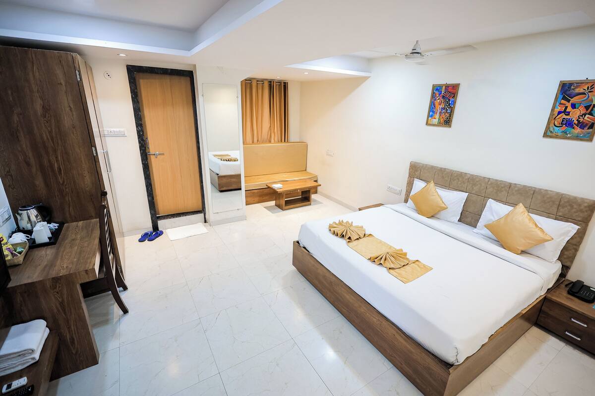 Executive Room | Desk, laptop workspace, soundproofing, WiFi (free)