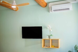 Interior - Free parking 3 min walk away, Air conditioning, Laundry, Fibre, near Rousset and domaines (Trets)