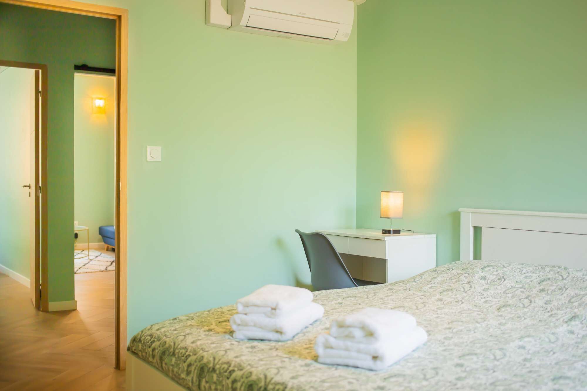2 bedrooms, iron/ironing board, travel cot, WiFi