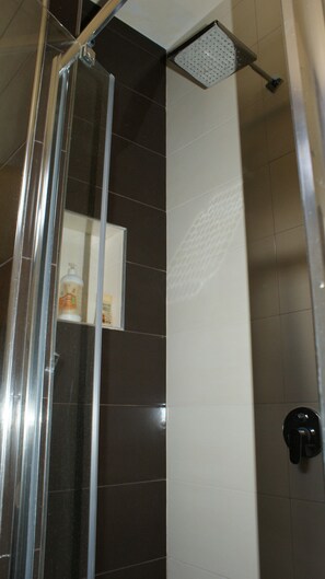 Eco-friendly toiletries, towels, soap, shampoo - Large apartment in a country house with 3 apartments and pool. App.1 (Buscemi)