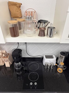 Fridge, microwave, stovetop, dishwasher