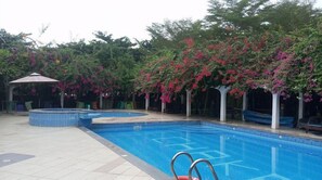 Outdoor pool - Chakaville Beach Resort (Lekki)