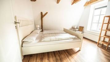 2 bedrooms, desk, iron/ironing board, free WiFi