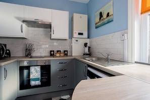 Private kitchen - Botanical House Bloom Suite - One Bedroom Apartment -  Sleeps 4 (Blackpool)