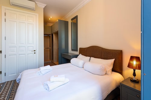 Luxury 2BR Valletta Apartment - Square Sea View