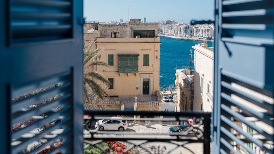 Luxury 2BR Valletta Apartment - Square Sea View