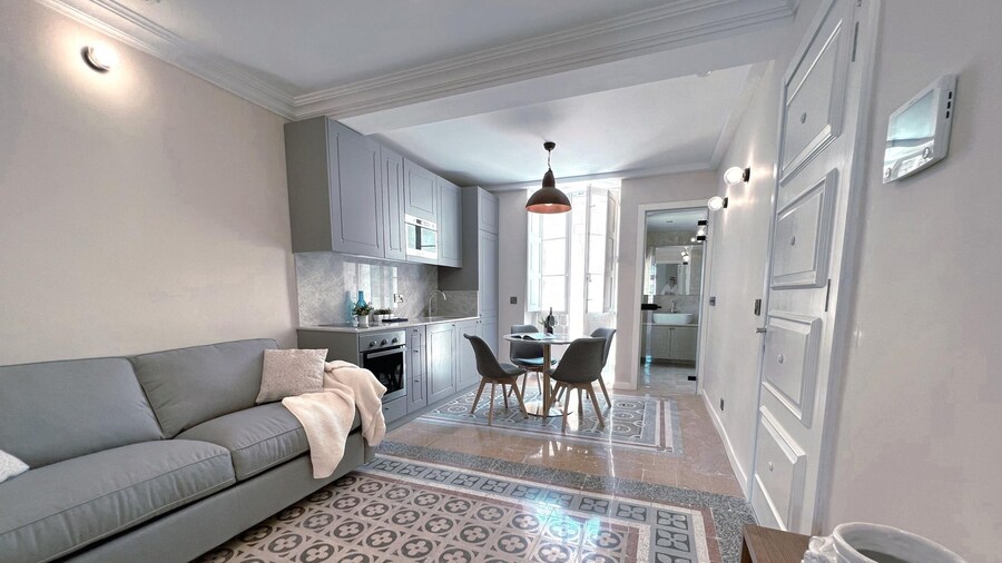 Local Living 2BR 2BA With Patio - Duplex Apartment
