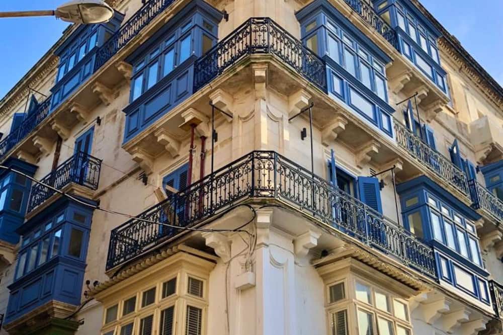 Boutique Style 1BR Apartment- Square Sea View