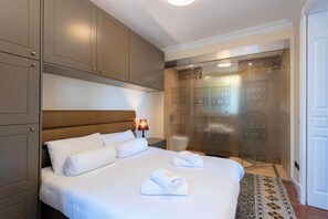 Apartment | 1 bedroom - Square and Sea Views - 1 BR With Ensuite (Valletta)