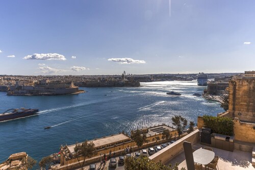 Harbour Vista Spacious 2BR in Heart of Valletta