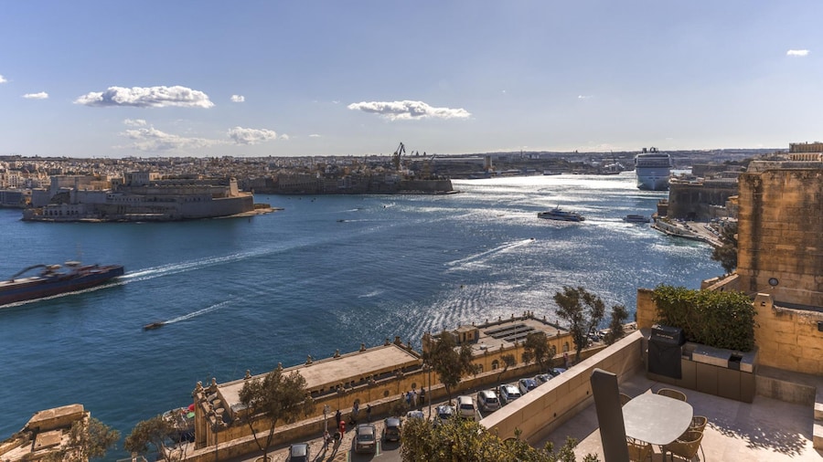 Harbour Vista Spacious 2BR in Heart of Valletta