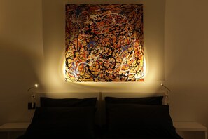 4 bedrooms, in-room safe, desk, iron/ironing board