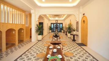 Sauna, hot tub, steam room, hot springs/mineral springs, body treatments