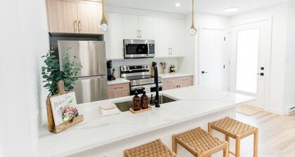 *Refresh | Central & Trendy | 5 min to downtown*