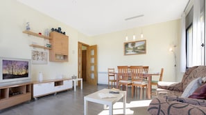 4 bedrooms - Camelia in Llafranc With 4 Bedrooms and 3 Bathrooms (Vidreres)