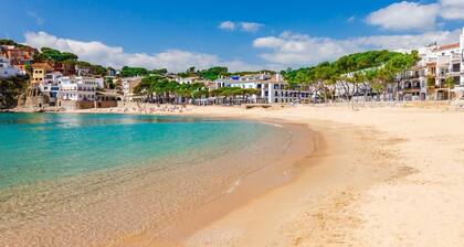 Ronda in Llafranc With 4 Bedrooms and 3 Bathrooms