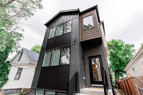 Cozy Home with Modern Comforts | Prime Location