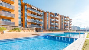 A modern apartment building with a swimming pool. - Santa Cristina in Lloret de Mar (Lloret de Mar)